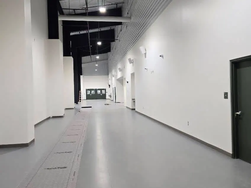 Commercial · Interior corridor